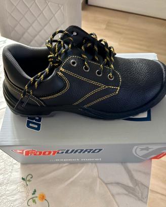 Scarpe antinfortunistiche nuove