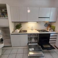 Blocco cucina con forno e lavastoviglie, scontato.