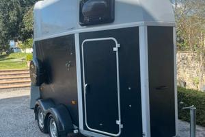 TRAILER UN POSTO E MEZZO PER TRASPORTO CAVALLO