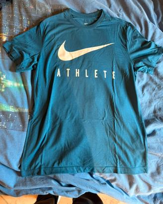 T-Shirt Nike Athlete taglia L