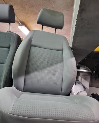 Sedile anteriore sx VOLKSWAGEN CADDY del 2010