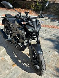Moto Yamaha MT 125 nera