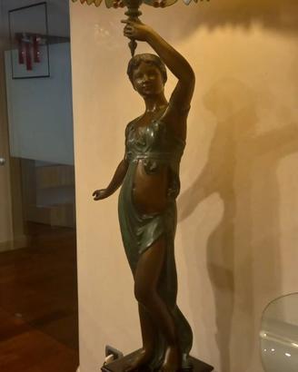 Lampada scultura in bronzo e stile Tiffany -