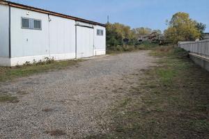 Capannone/magazzino di 400 mq con piazzale privato