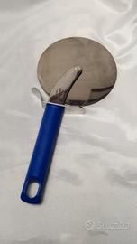 Tagliapizza amc con manico blu acciaio