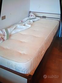 cameretta con due lettini 