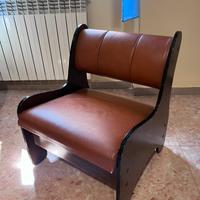 Poltrona di pelle e legno