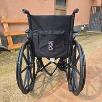 Sedia a rotelle richiudibile