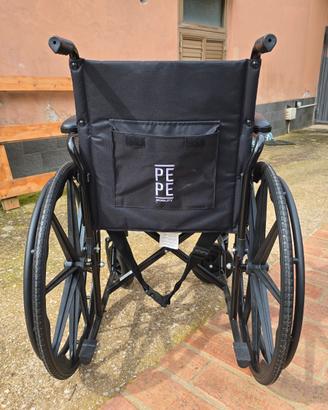 Sedia a rotelle richiudibile