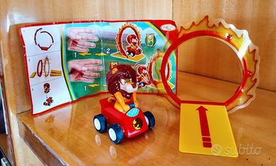 Magic Kinder - Leone su macchinina 