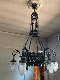 Lampadario in ferro battuto