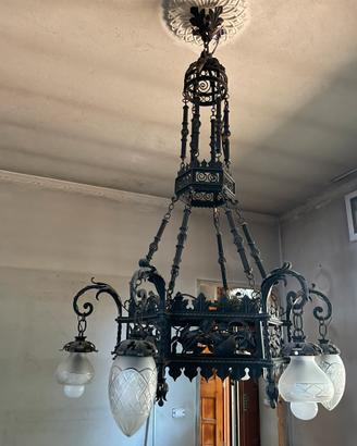 Lampadario in ferro battuto