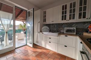 3 LOCALI A GIUGLIANO IN CAMPANIA