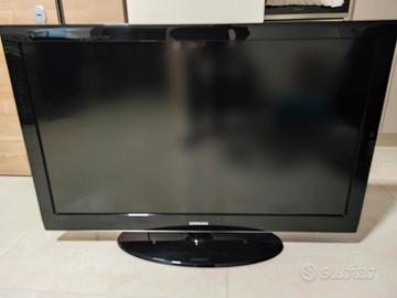 TV Samsung 46 pollici e decoder.