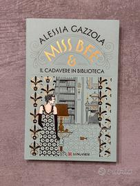 Libro Miss Bee e il cadavere in biblioteca