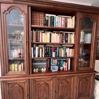 Libreria in legno massello con vetrine-stile class