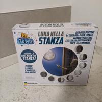 luna nella stanza giocattolo