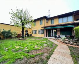 VILLA A SCHIERA A QUINZANO D'OGLIO