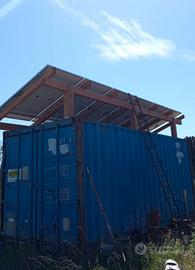Container con pannelli solari