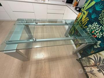 Tavolo in cristallo