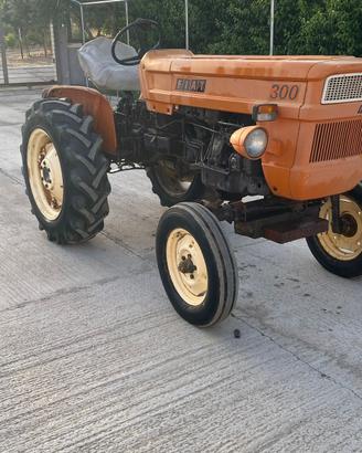 Trattore fiat 300