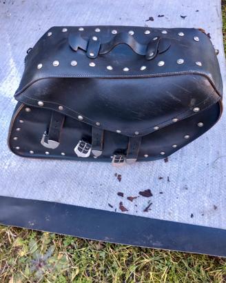 Borsa pelle moto borchie