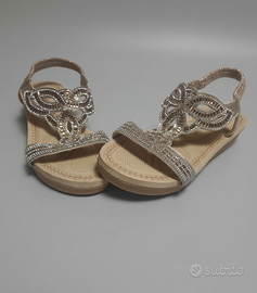 Sandali estivi con strass e zeppa bassa n. 39  