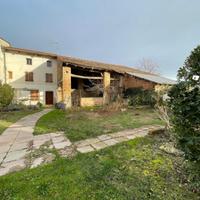 Casa in linea con giardino e fabbricato accesso...