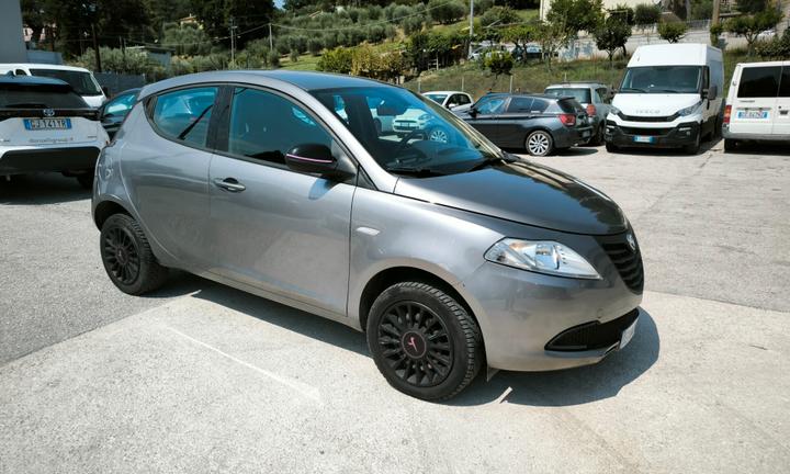 Lancia Ypsilon 0.9 TwinAir 85 CV 5 porte Metano Ec
