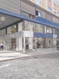 Centralissimo negozio su tre livelli