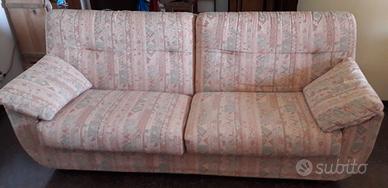 Divano a tre posti