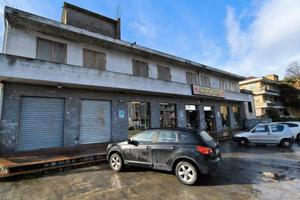 Locale commerciale al piano terra