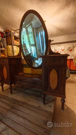 Toilette antica con specchio ovale basculante 
