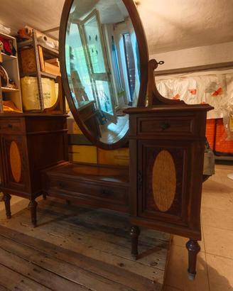 Toilette antica con specchio ovale basculante 