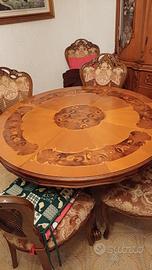 Tavolo intarsiato allungabile in legno con 6 sedie