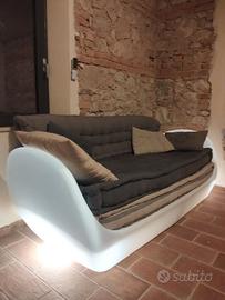 Divano di design illuminato