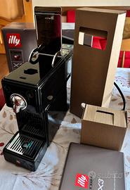 Macchina del caffè - Illy
