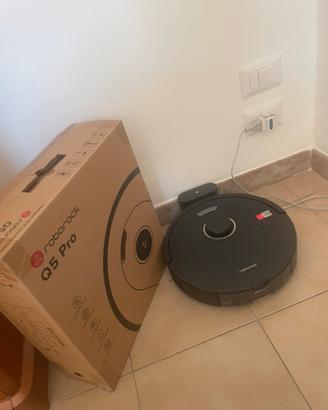 Roborock q 5 pro aspirapolvere e lavapavimenti