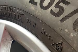 4gomme con cerchi Wolsvagen