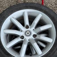 Treno gomme come nuove con cerchi Smart