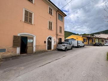 6 LOCALI A FABRIANO