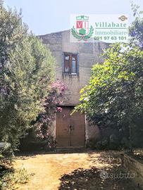 Casale primi del 900"di mq 150con mq 3900 giardino