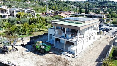 PORZIONE DI BIFAMILIARE A GARDA