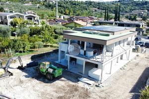 PORZIONE DI BIFAMILIARE A GARDA