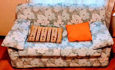 Coppia Divani con Design Floreale in Stile Retrò