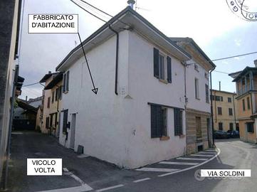 Immobile in asta di 130 m² con 3 locali e box auto