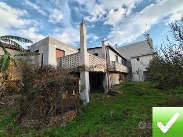 Immobile Indipendente 350 Mq + Giardino 1.025 Mq