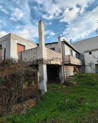 Immobile Indipendente 350 Mq + Giardino 1.025 Mq