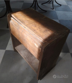 Vecchio mobile giradischi da restaurare