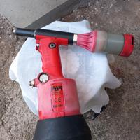 rivettatrice pneumatica  FAR RAC180